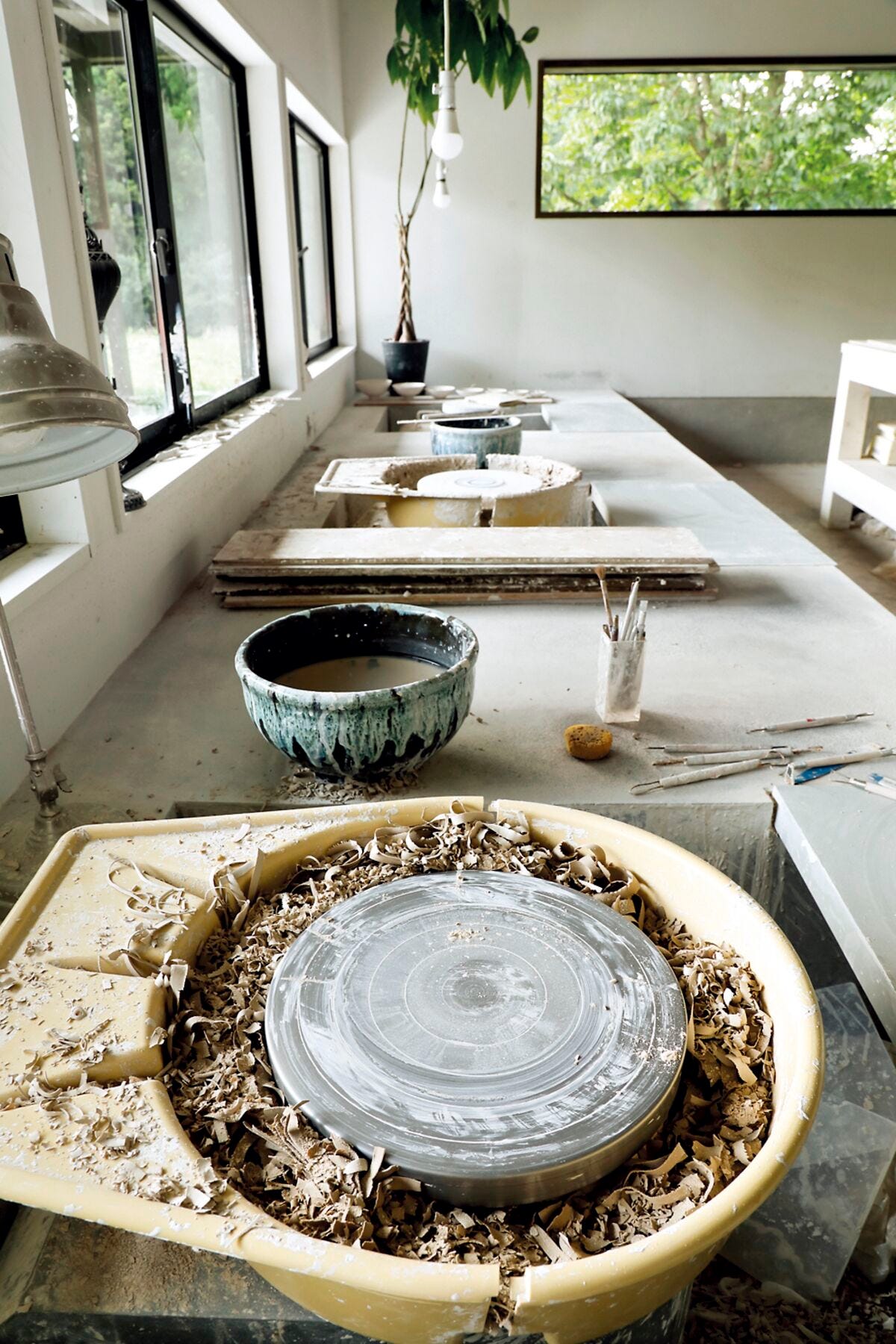 陶芸家・伊藤剛俊さん｜ゴシック建築を思わせる “祝祭”のうつわ