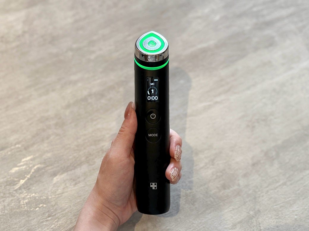 メディキューブの美顔器「ブースタープロ」をライターがレビュー