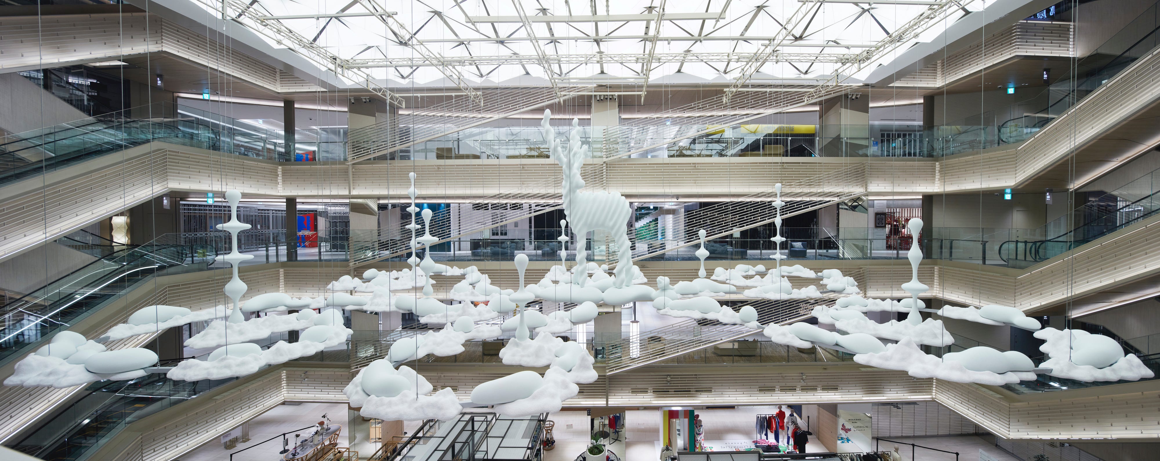 名和晃平の新作インスタレーションがGINZA SIXの吹き抜けに登場