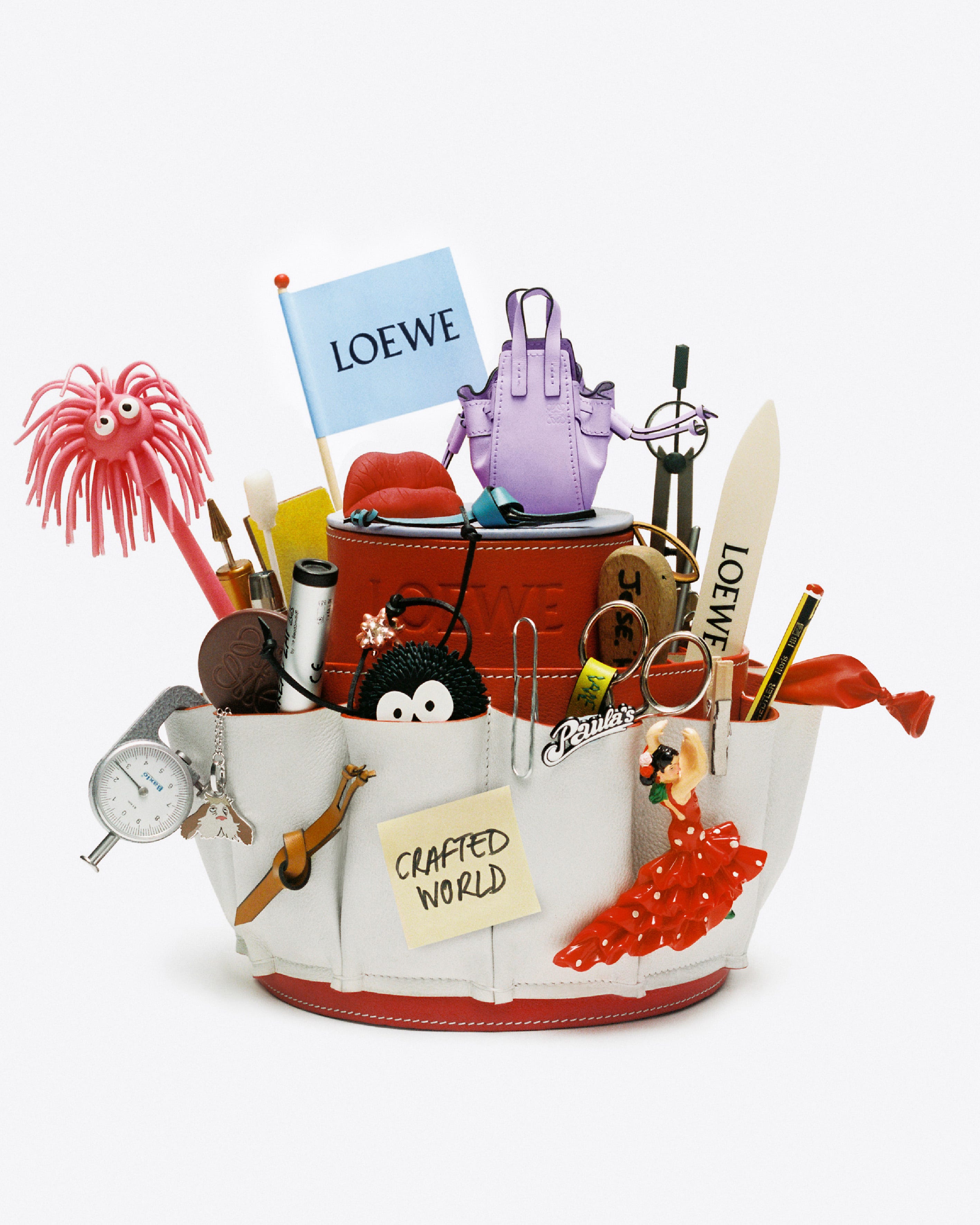 ロエベ初の大型展覧会「ロエベ クラフテッド・ワールド展 クラフトが