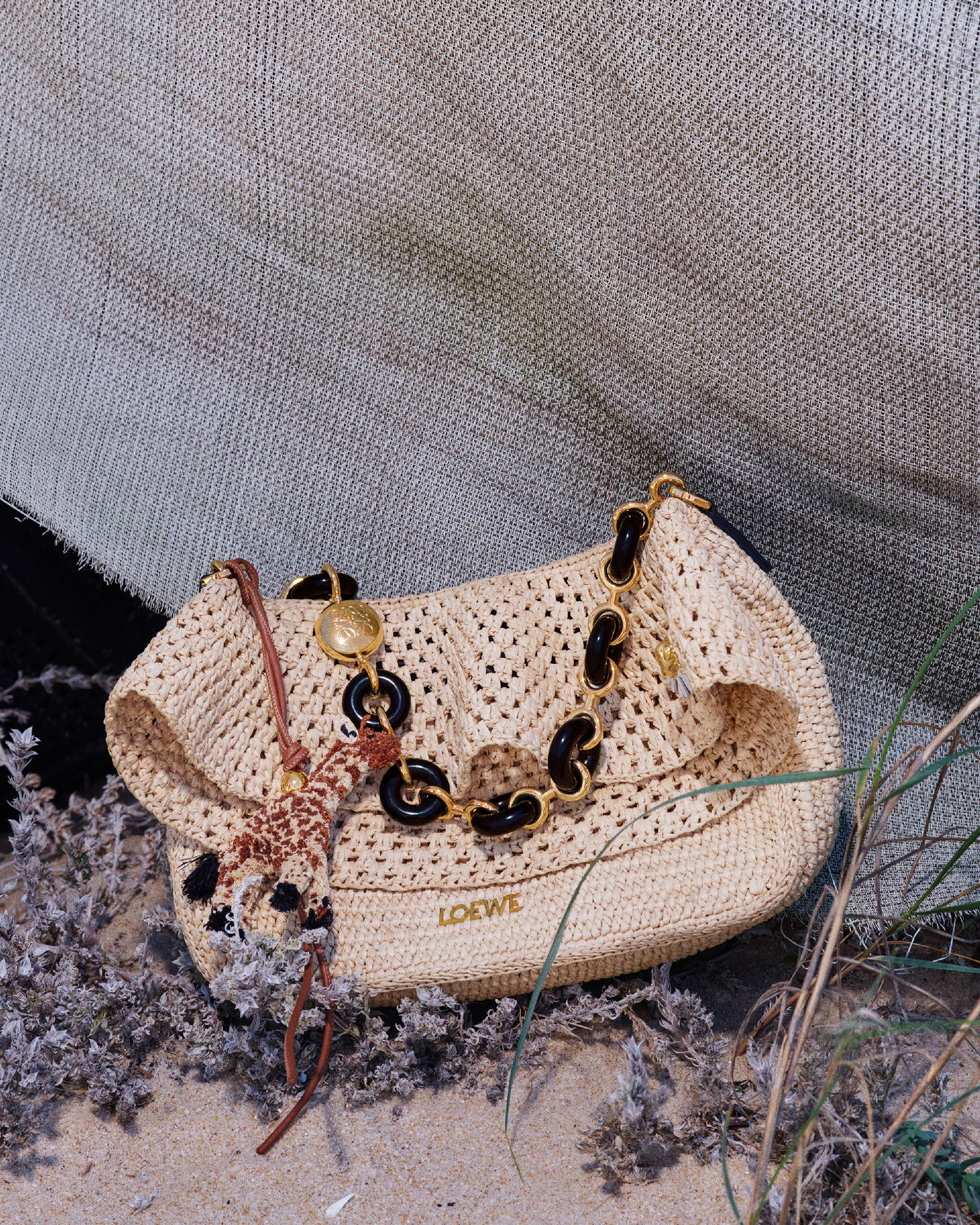 ロエベの夏恒例のカプセルコレクション「パウラズイビザ」が今年も登場