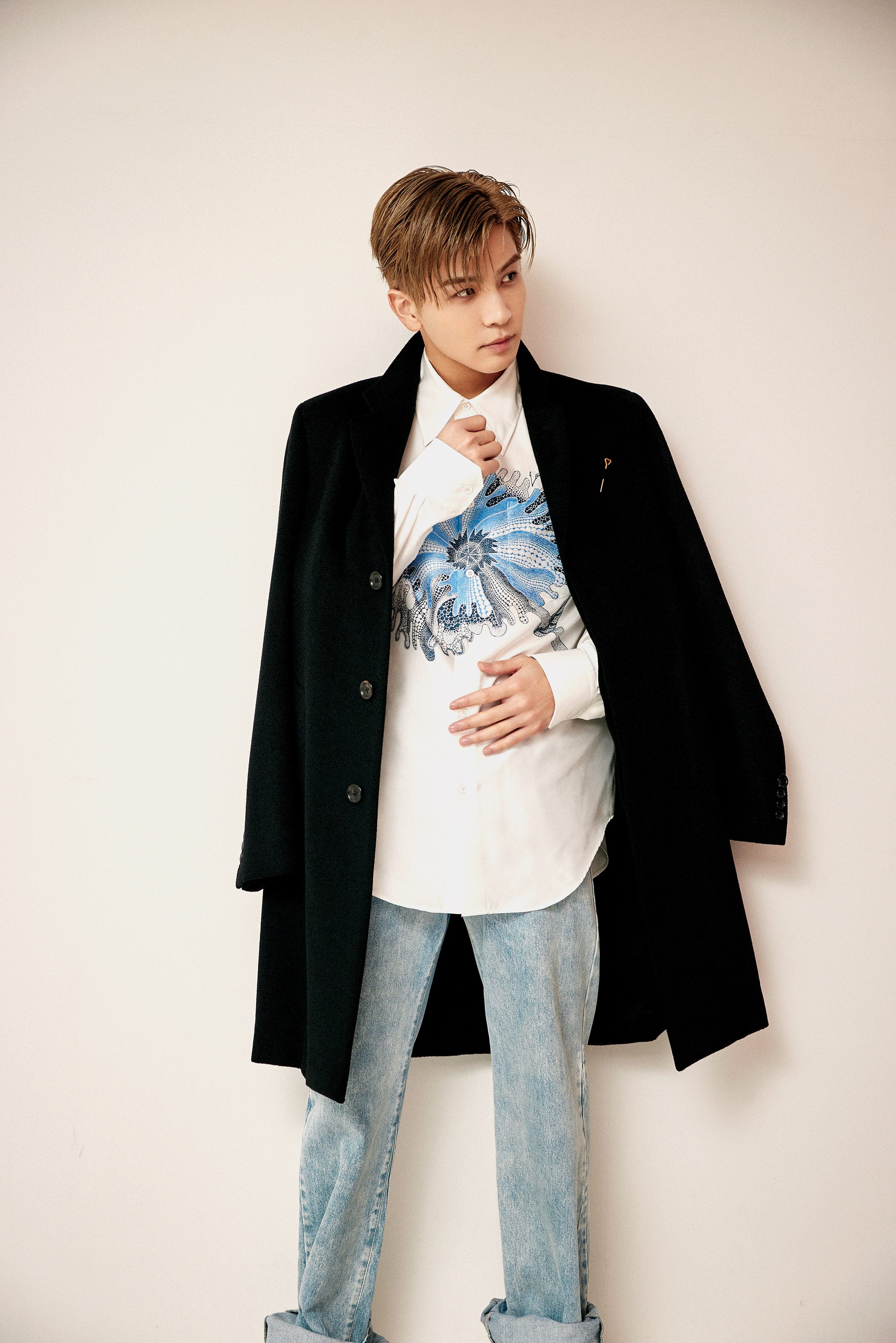 岩田剛典 YWAデニム衣装 背景ありクリアチャーム 岩田剛典、唯一無二