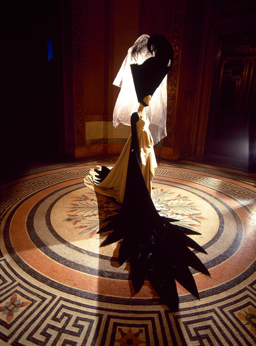 写真家の田原桂一が捉えたパリ・オペラ座 『OPÉRA de PARIS』展、開催中