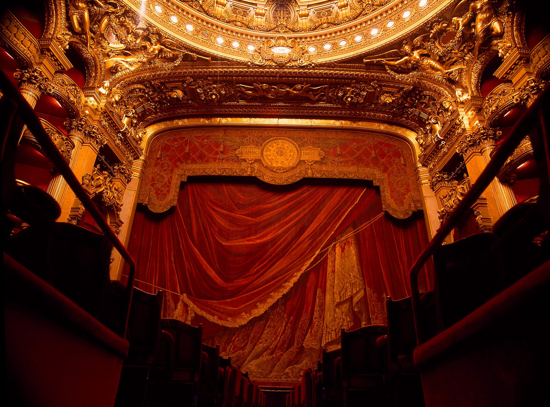 写真家の田原桂一が捉えたパリ・オペラ座 『OPÉRA de PARIS』展、開催中