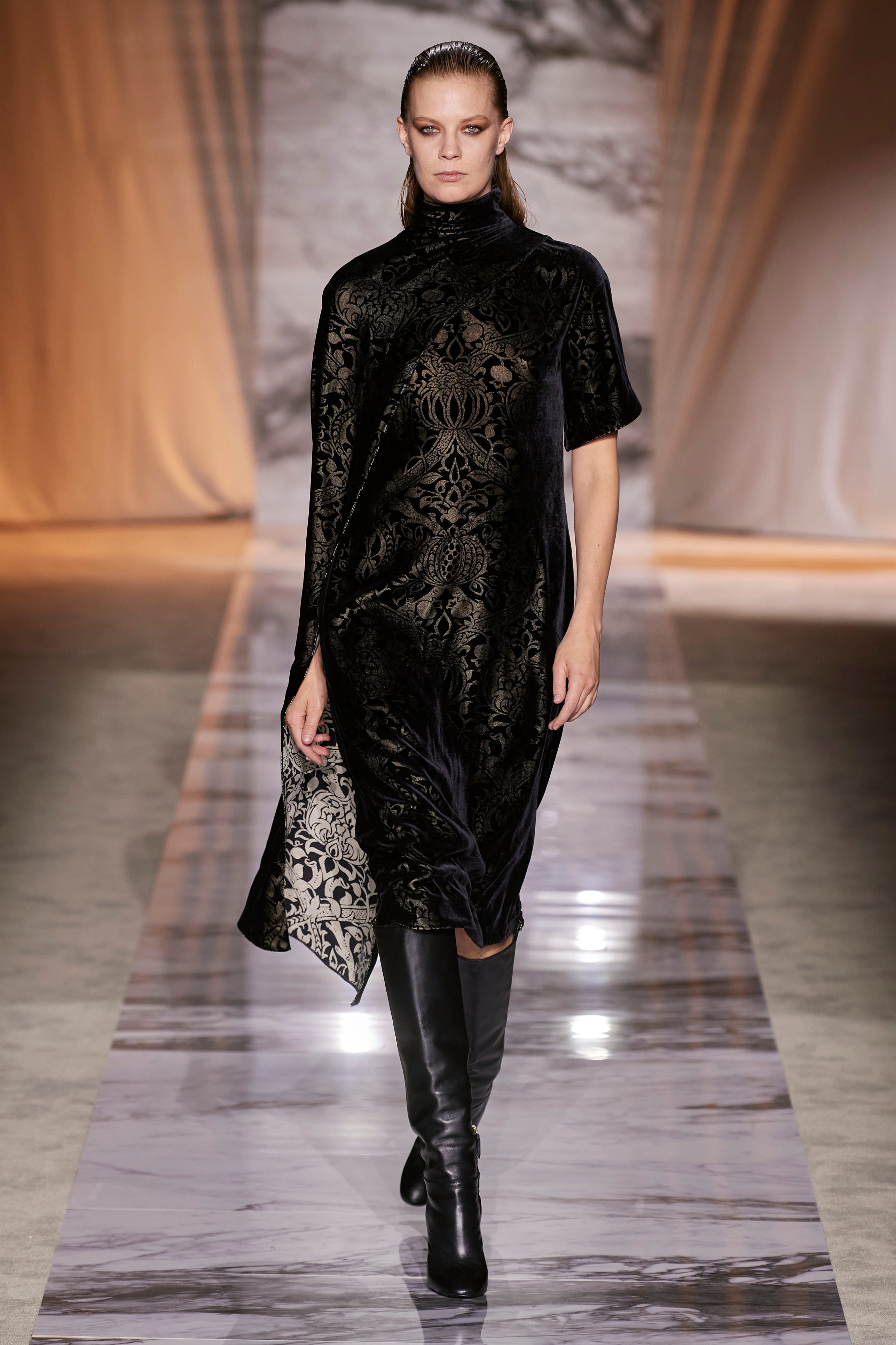 ロベルト カヴァリ（ROBERTO CAVALLI）2024-25秋冬コレクション