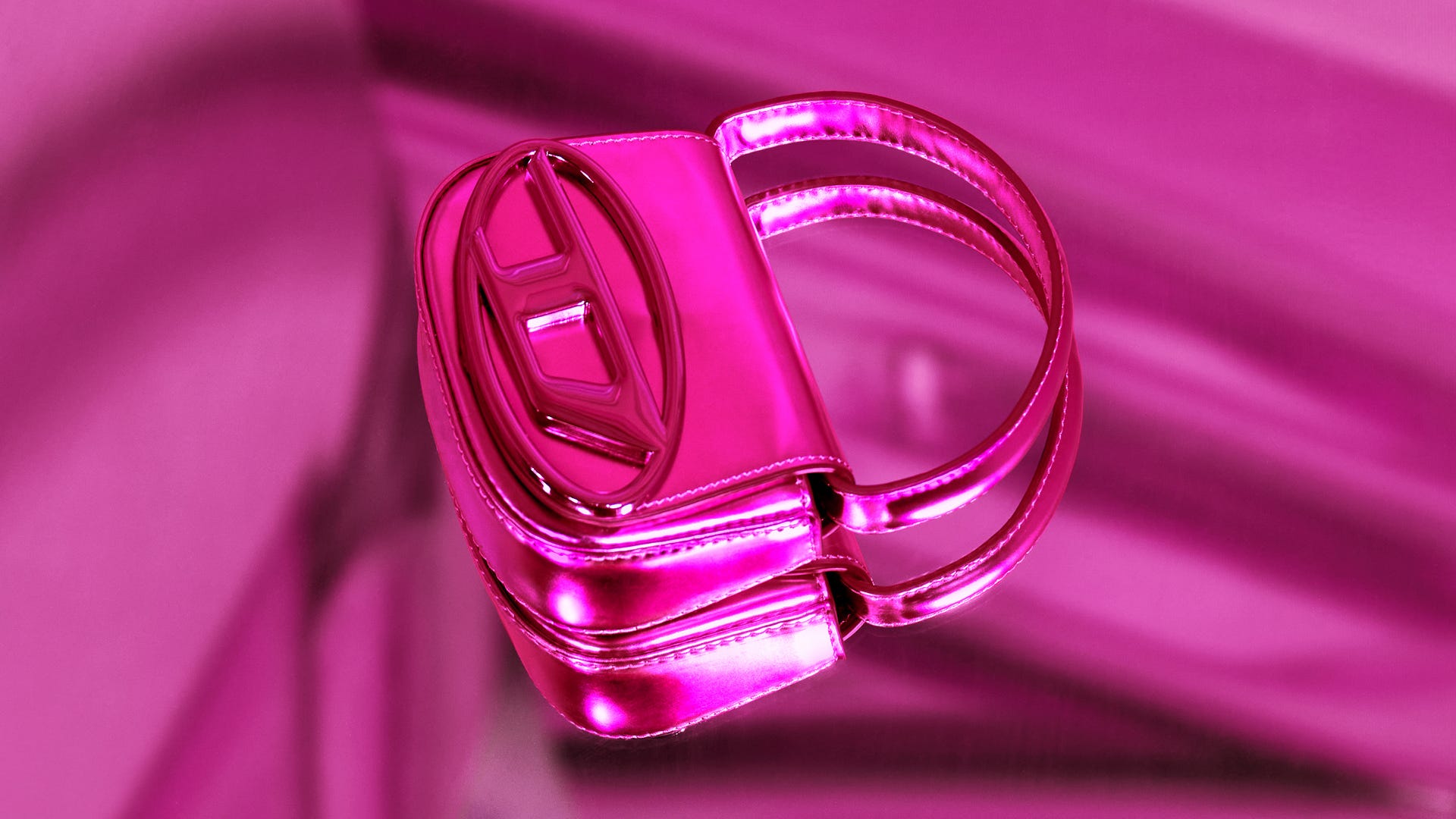 ディーゼル」のアイコンバッグにバレンタイン限定カラーが登場