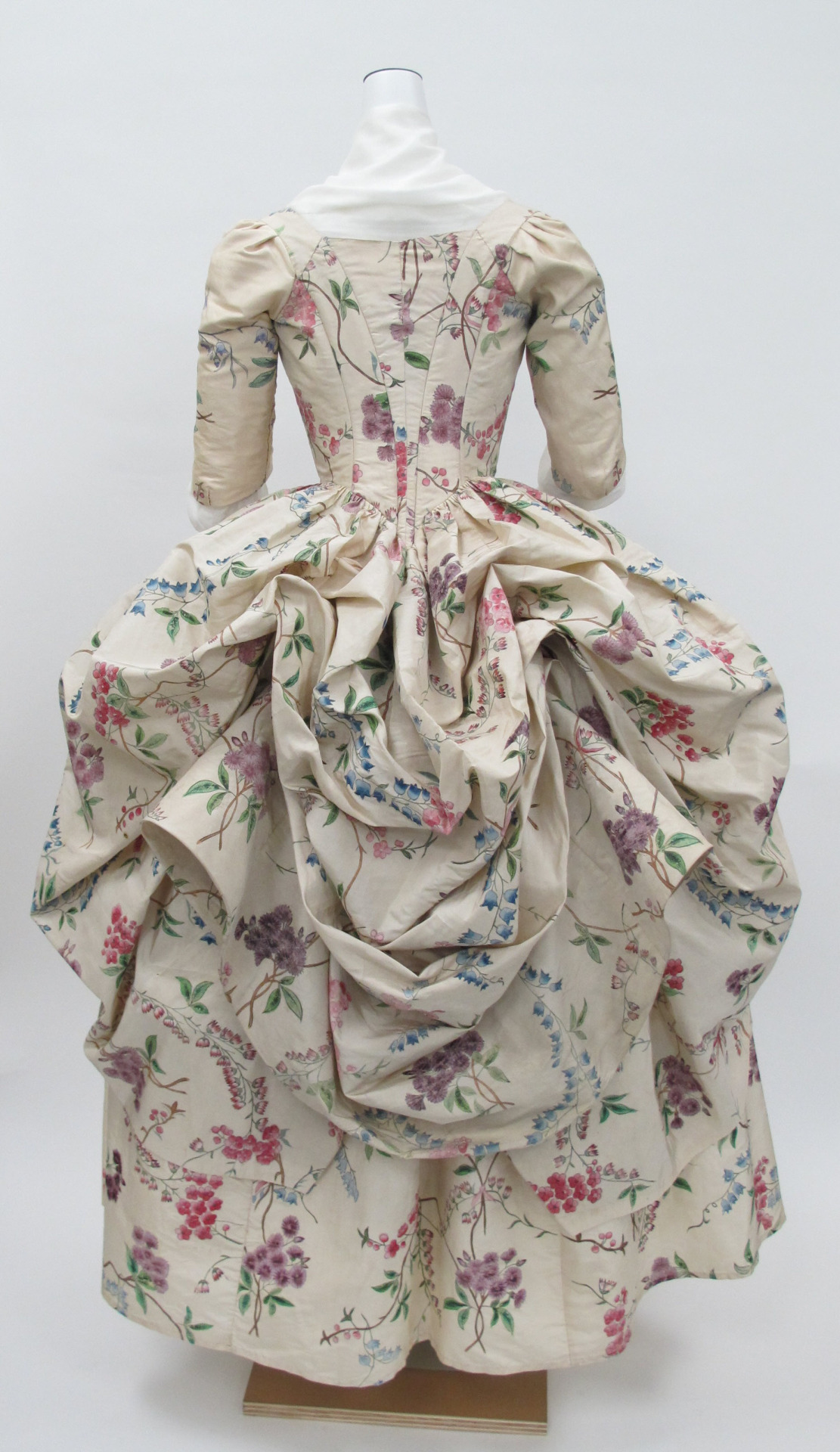 Robe à la Polonaise, ca. 17802 – History Research Shenanigans