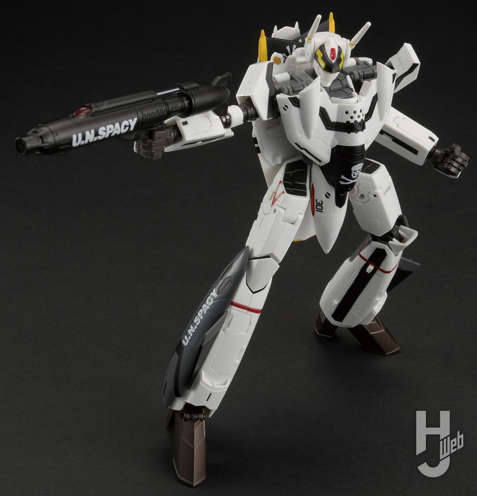 HI-METAL R VF-0S フェニックス（ロイ・フォッカー機）」が、QF-2200D