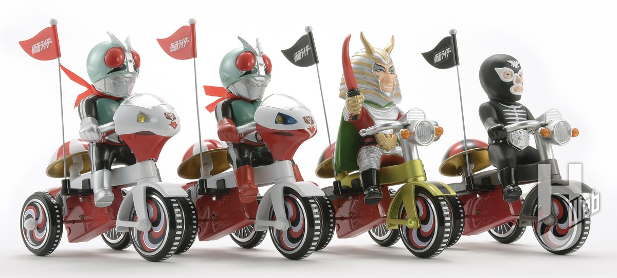 ゴーゴー・レッツゴー!!レトロなゼンマイ式三輪車の『仮面ライダー