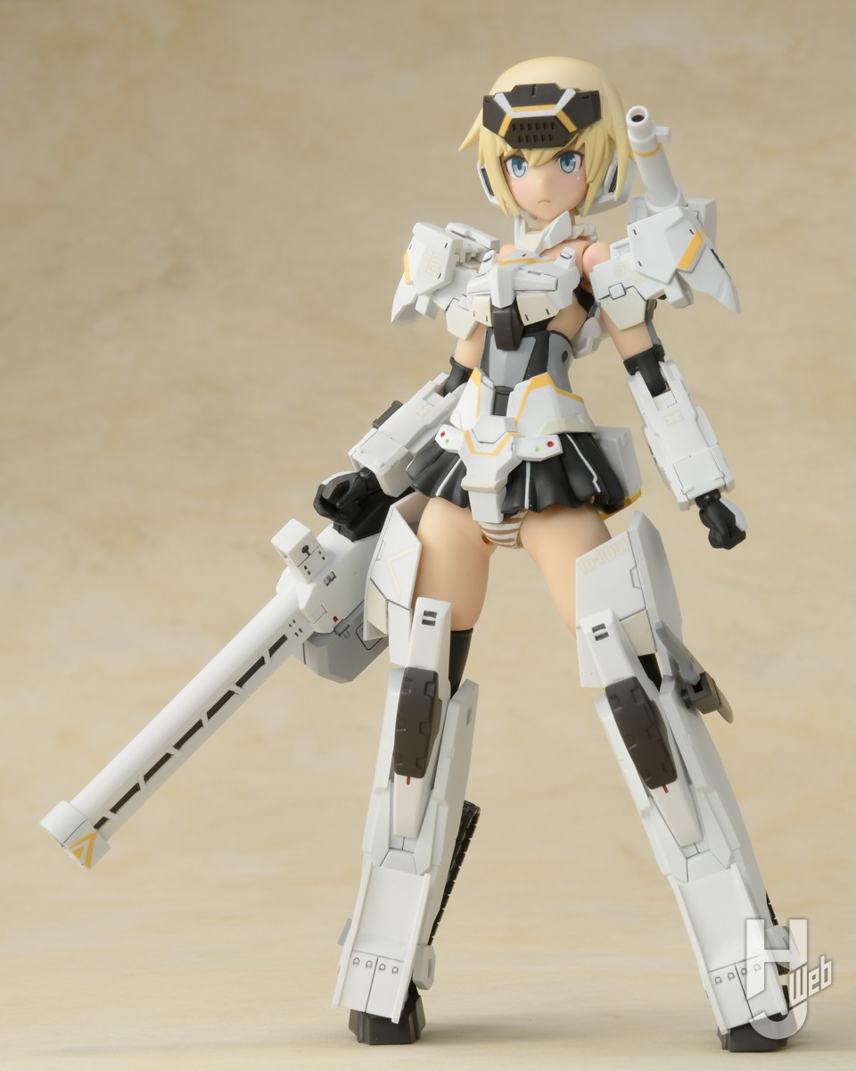 シリーズのアイコンガール「轟雷改」を改めてストレートに製作。初期に