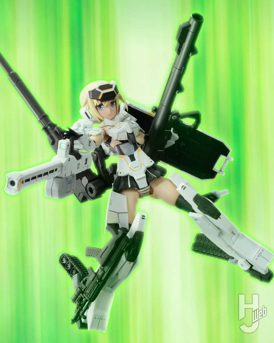 シリーズのアイコンガール「轟雷改」を改めてストレートに製作。初期に