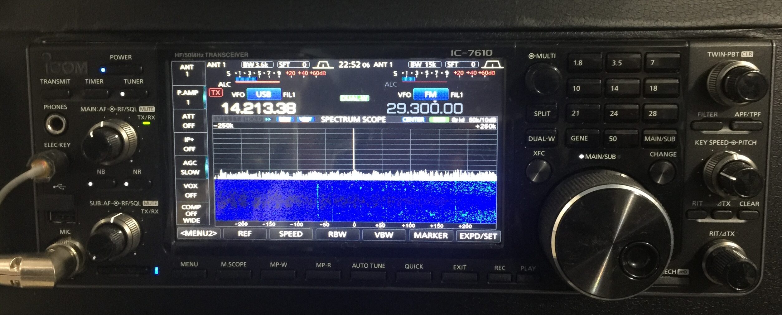 アマチュア無線機「アイコム IC-7610」のレビュー