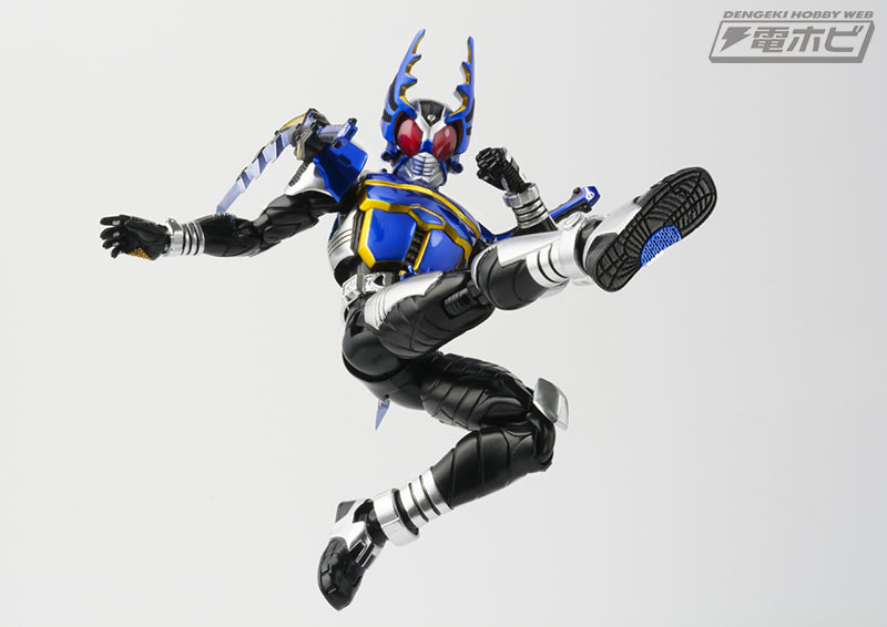 仮面ライダーカブト』より、「ガタック ライダーフォーム」を真骨彫