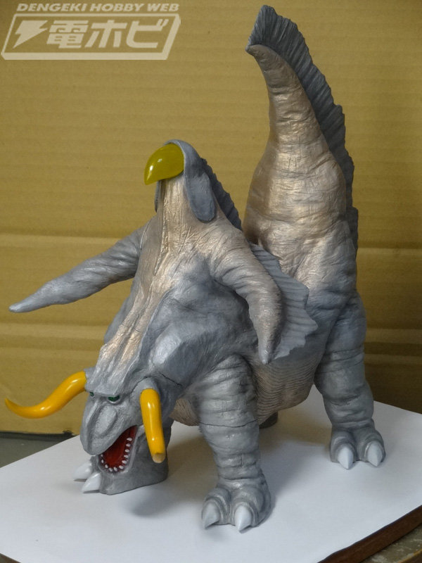 ウルトラマン』マザリュースなどの怪獣フィギュアが地球防衛軍秘密基地