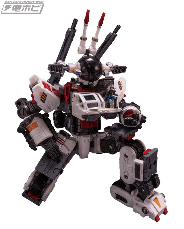 3機のメカが集合合体！ダイアクロン女性隊員専用機、ストライク