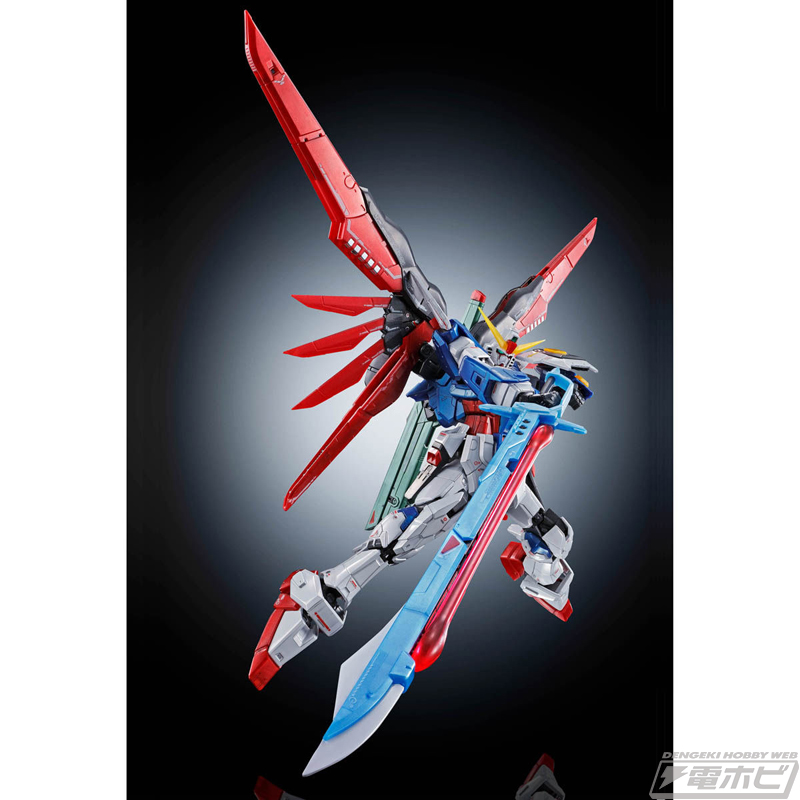ガンプラ「RG デスティニーガンダム［チタニウムフィニッシュ］」や