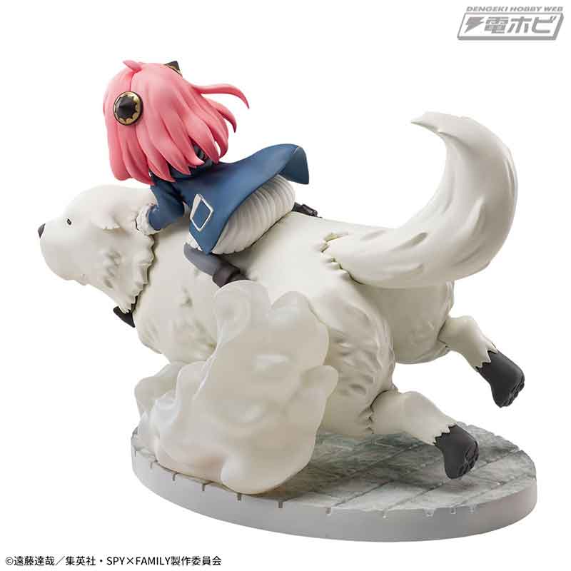 TVアニメ『SPY×FAMILY』から「ボンド」に乗った「アーニャ」の