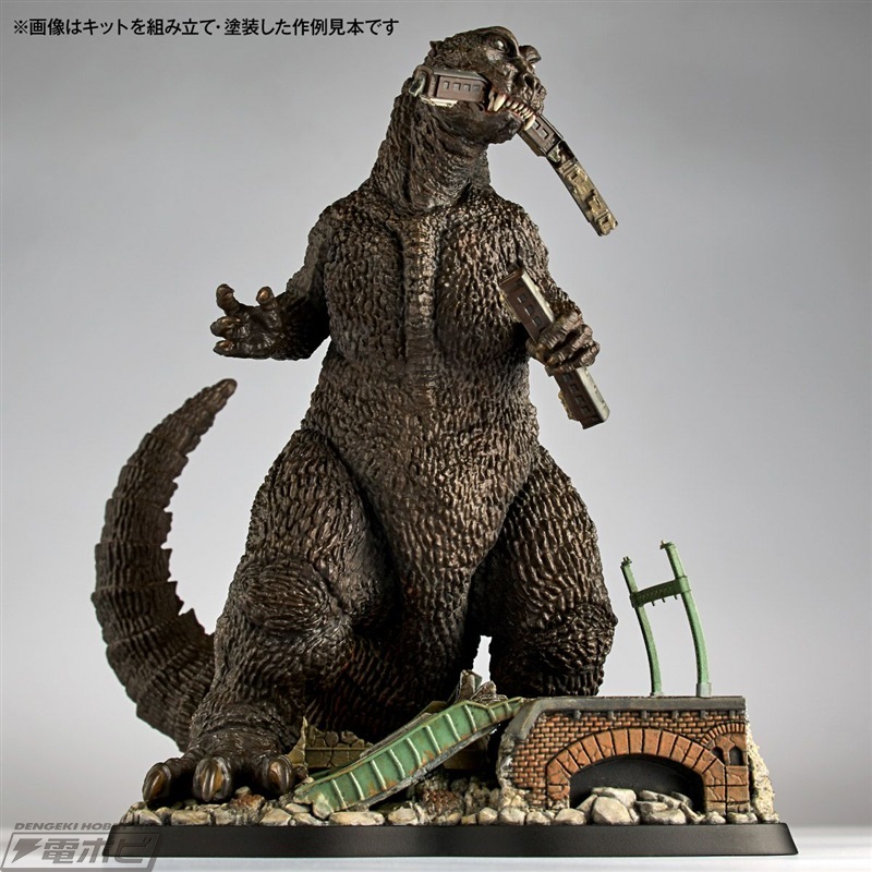 電車を咥えた迫力の姿は必見！ゴジラが松村しのぶ氏による新規造形で