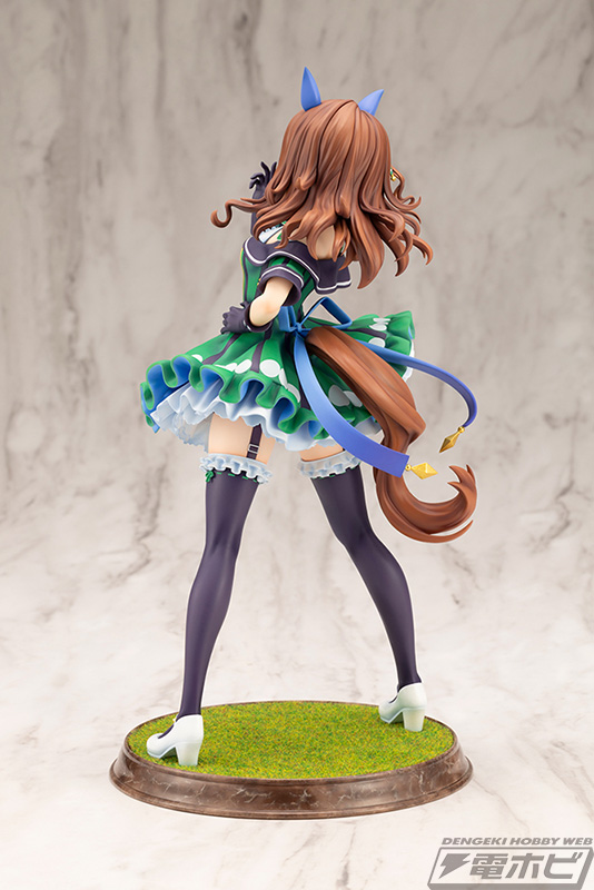 ウマ娘』誇り高きお嬢様ウマ娘・キングヘイローが勝負服姿でスケール
