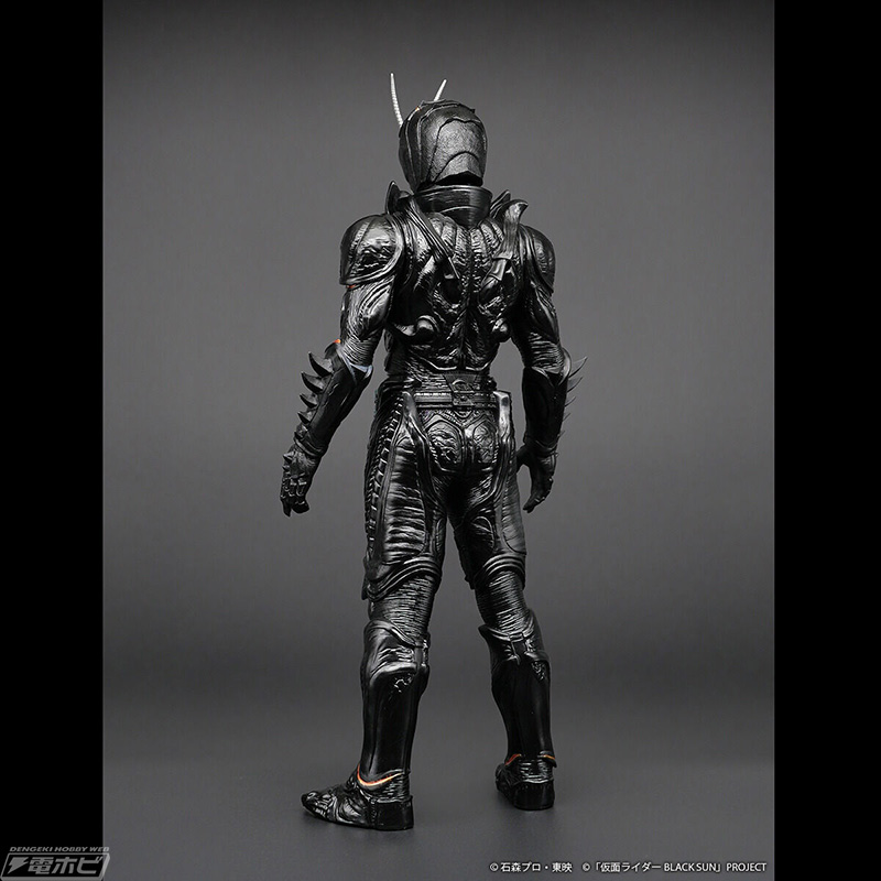 感情の高まりによって変化する複眼の発光色を採用！仮面ライダーBLACK