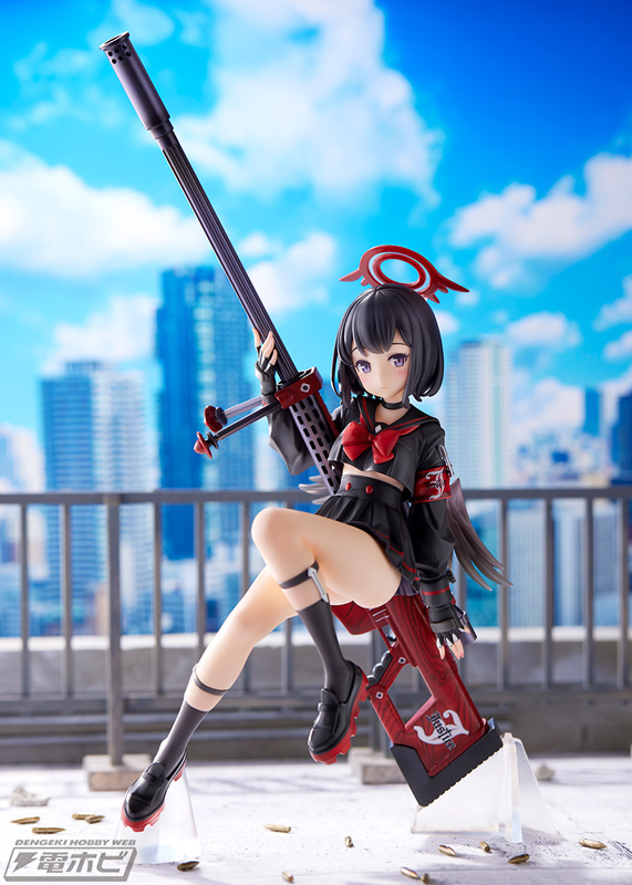 愛銃「正義の顕現」を構えたポージング！『ブルーアーカイブ』静山