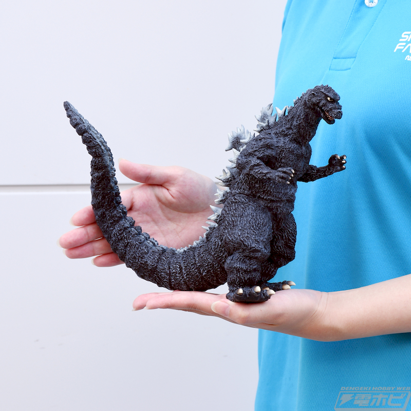 ゴジラの逆襲』で死闘を繰り広げたゴジラとアンギラスのソフビキットが