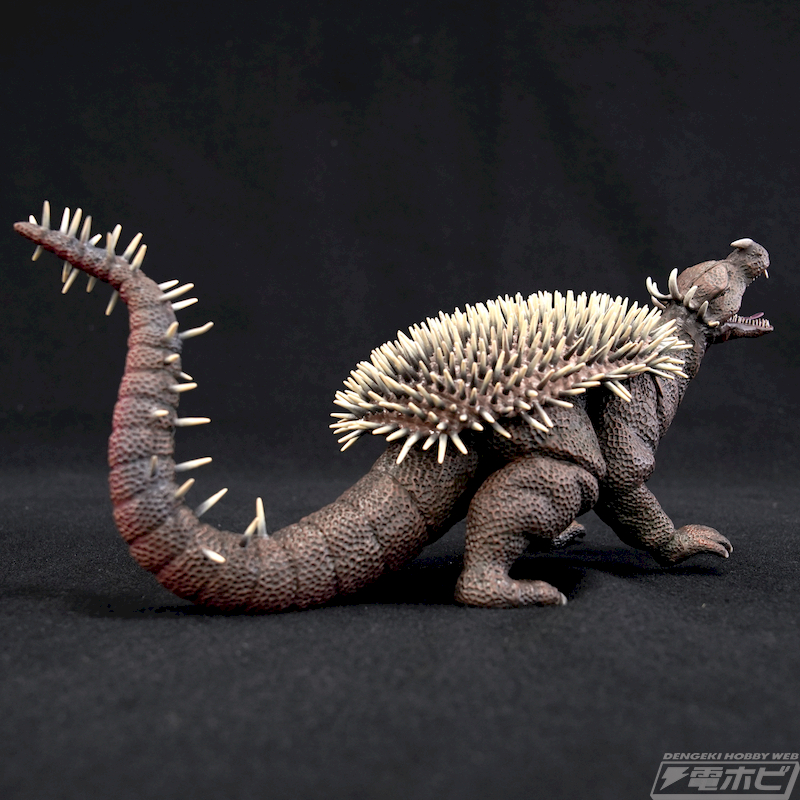 ゴジラの逆襲』で死闘を繰り広げたゴジラとアンギラスのソフビキットが