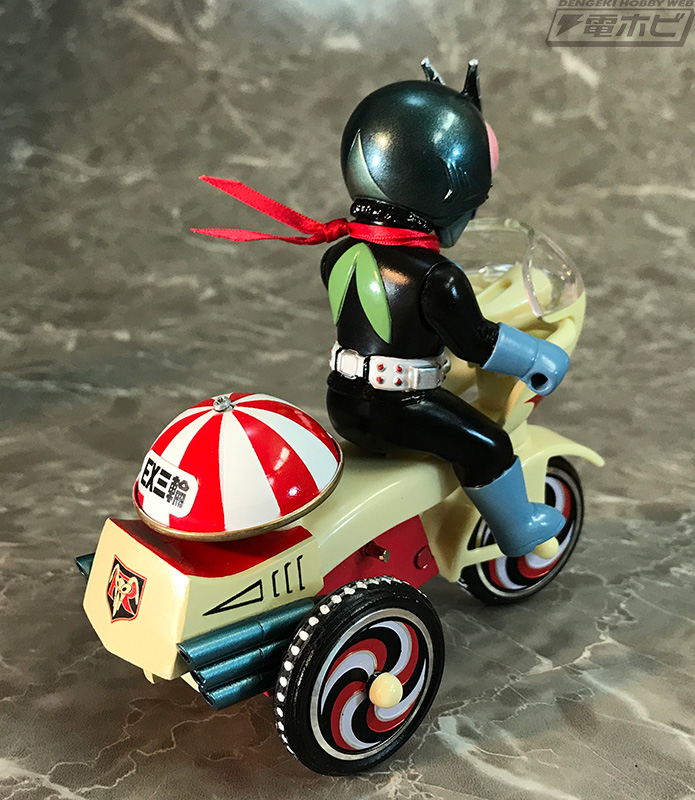 仮面ライダー旧1号、旧2号、蜘蛛男、ショッカー戦闘員が、ソフビ