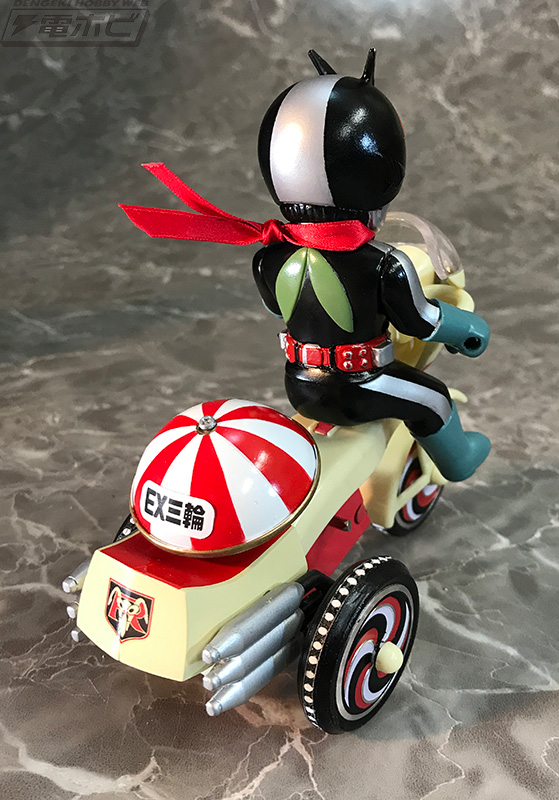 仮面ライダー旧1号、旧2号、蜘蛛男、ショッカー戦闘員が、ソフビ