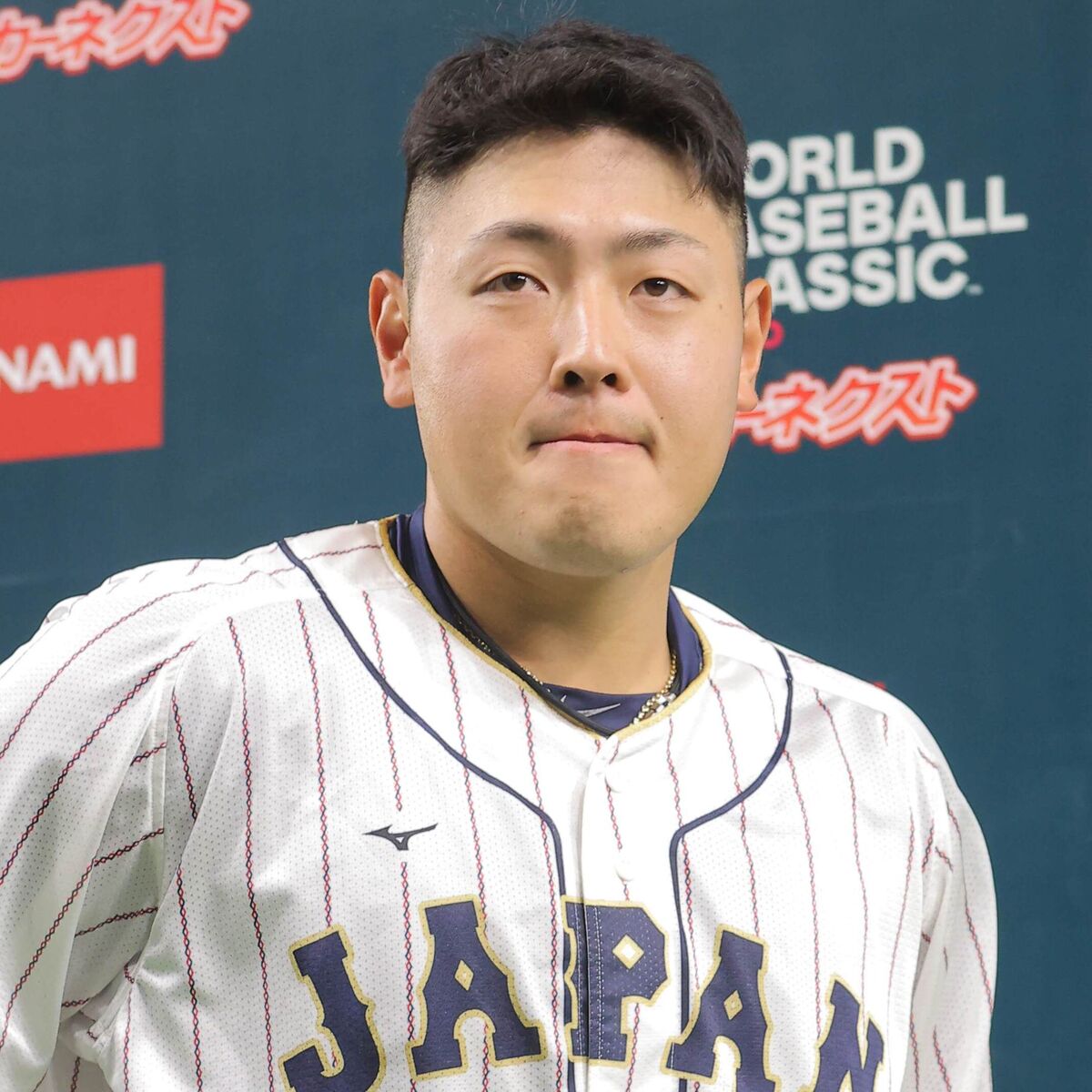 侍ジャパン】岡本和真のお立ち台「最高です」6連発が巨人公式グッズに