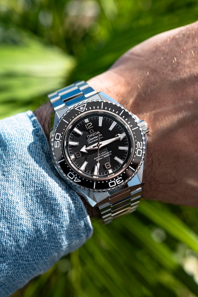 2025年の新作 オメガ シーマスター プラネットオーシャンを実機レビュー