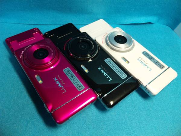 NTTドコモ P－05C LUMIX Phone モックアップ 3色