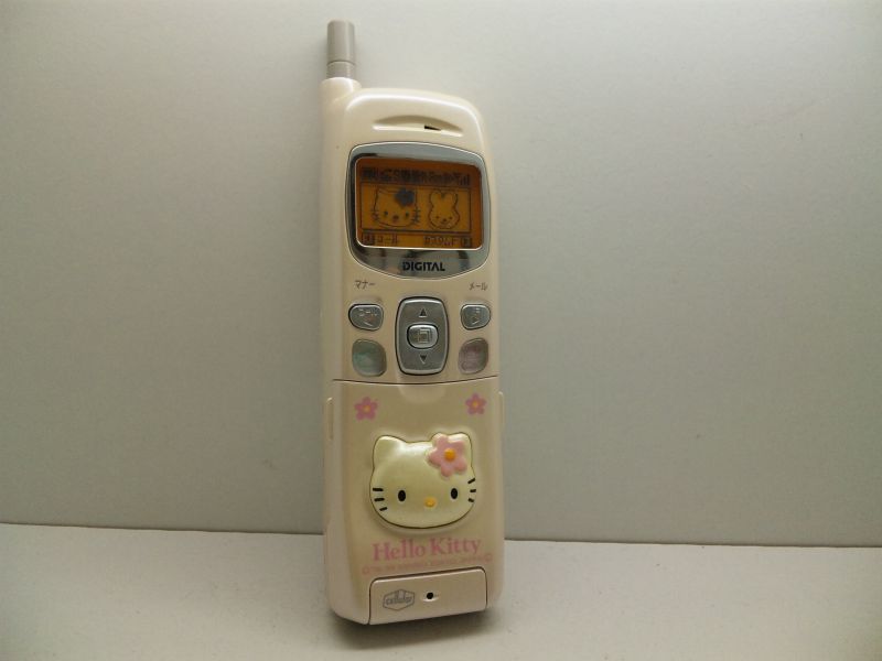 DDIセルラー D202K ハローキティ モックアップ - モックセンター