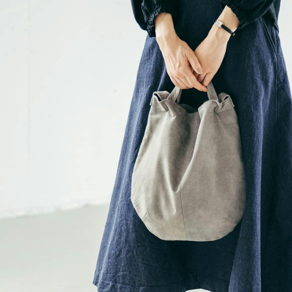 新商品】人気の撥水レザーバッグシリーズに、大きめサイズの2WAYトート