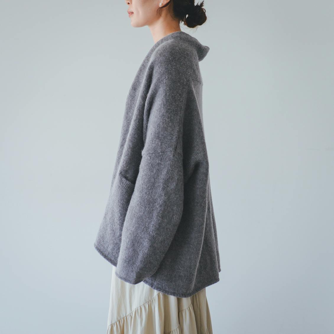 着用レビュー】アルパカ混のふんわりカーディガンを、身長違いの3名の