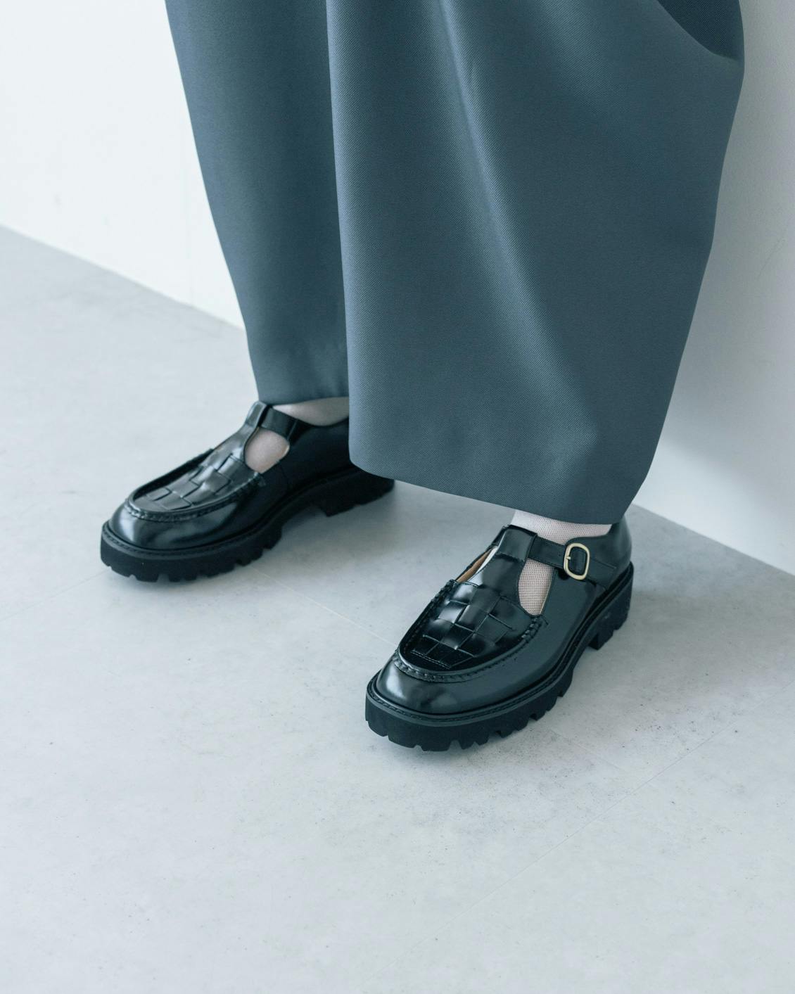 開発秘話＆着回しコーデ】つま先踊る、大人の相棒。当店初のオリジナル