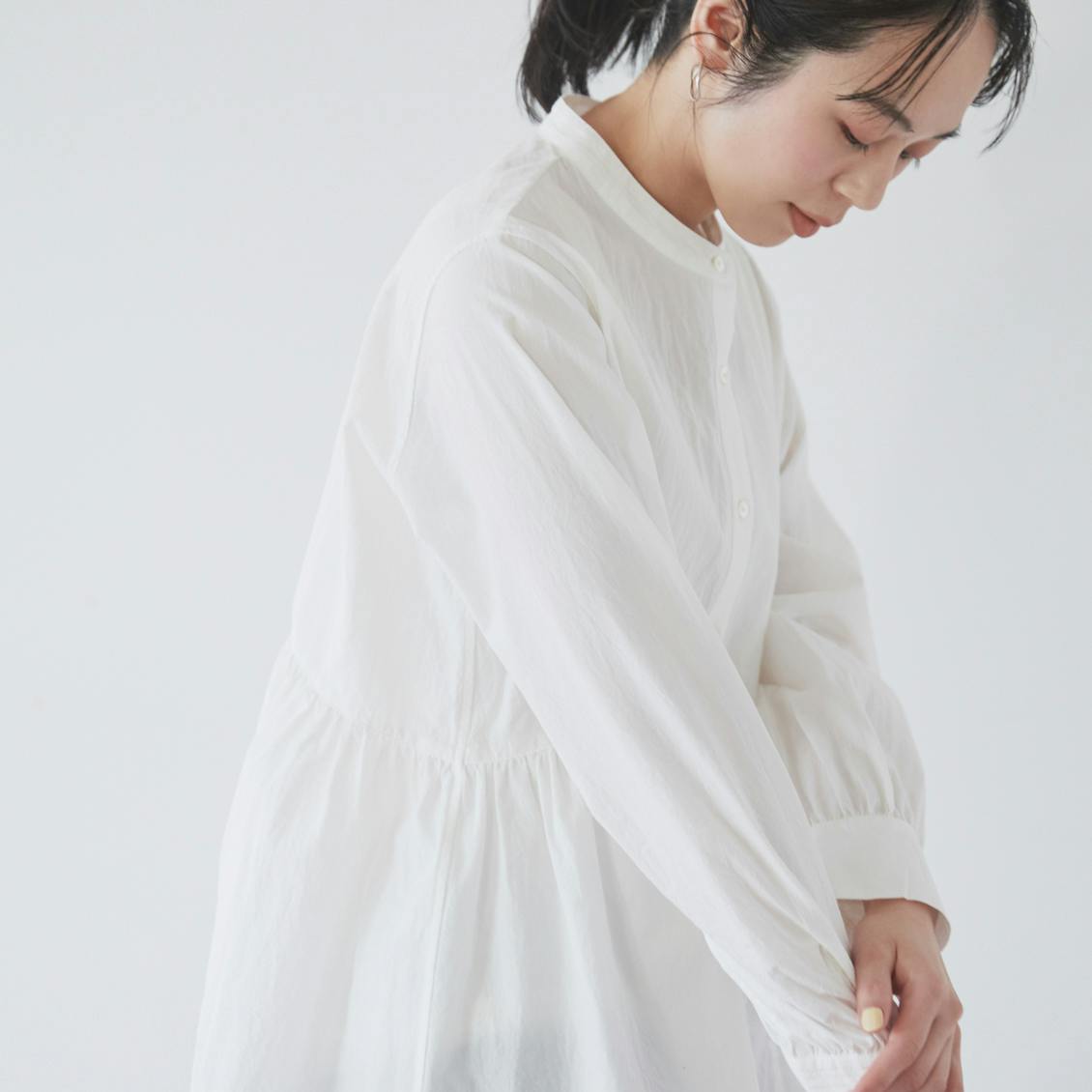 洗いざらしで着られるサイドギャザーブラウス - 北欧、暮らしの道具店
