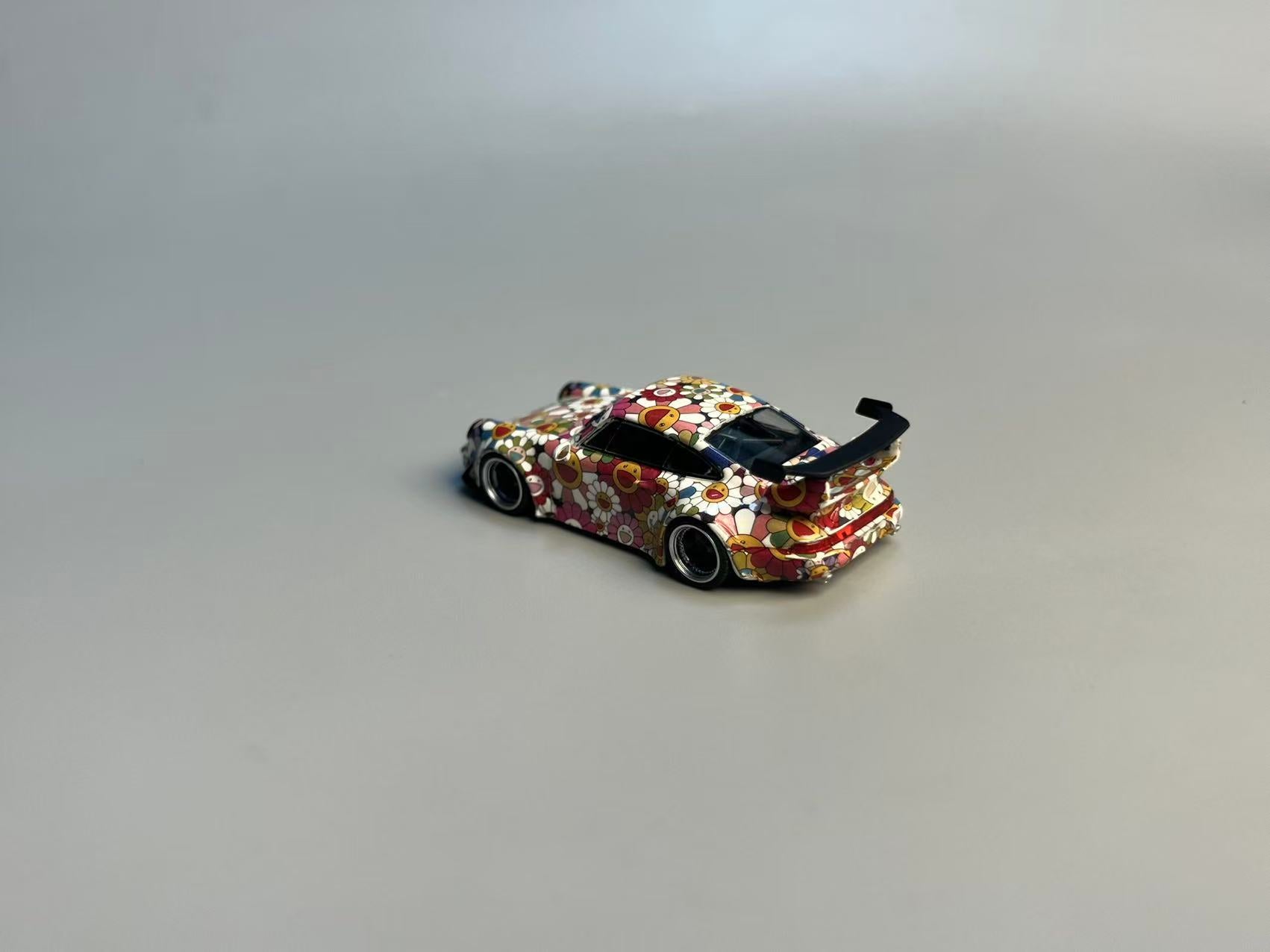 Flame 1:64 Porsche RWB 993 964 Luminous sunflower (2 Versions