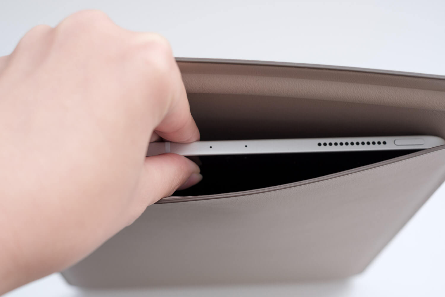 Apple純正 iPad Pro用レザースリーブケース トープ 10.5インチ用をiPad