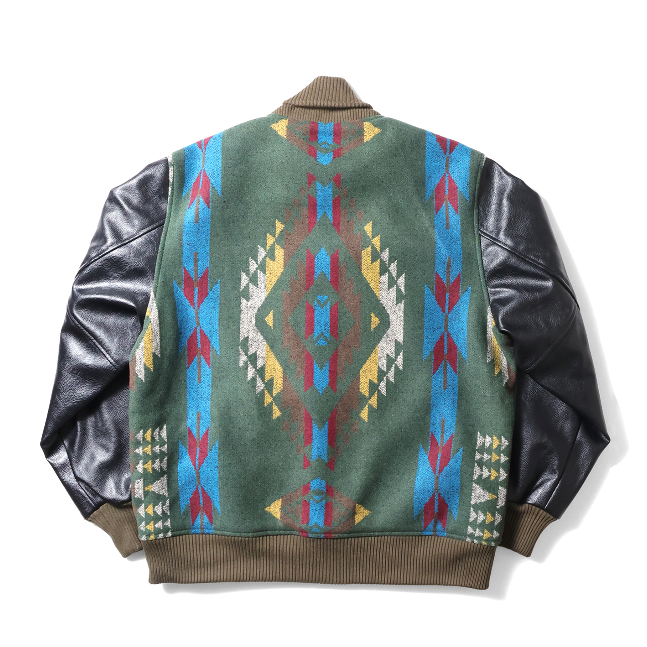 ネイティブ柄が印象的なメルトン×フェイクレザーの『スタジャン