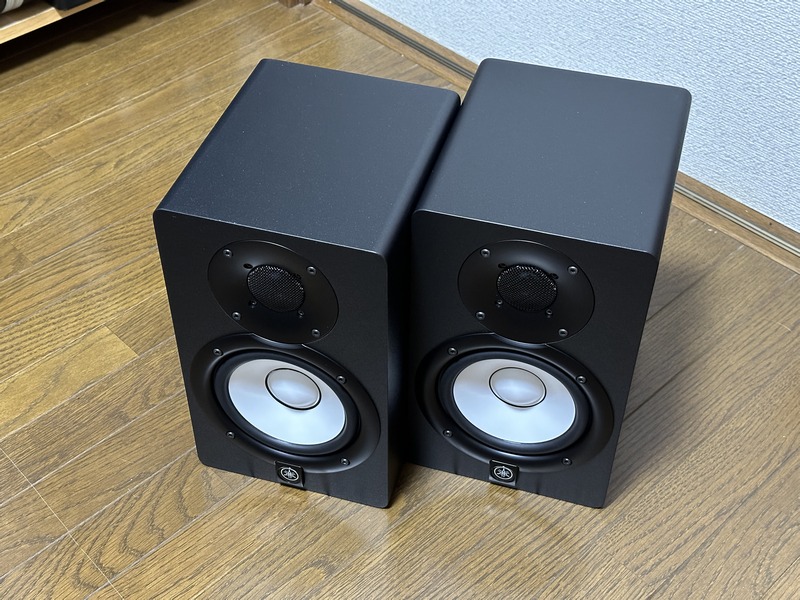 レビュー | YAMAHA HS5 Powered Studio Monitor: High Sense Design