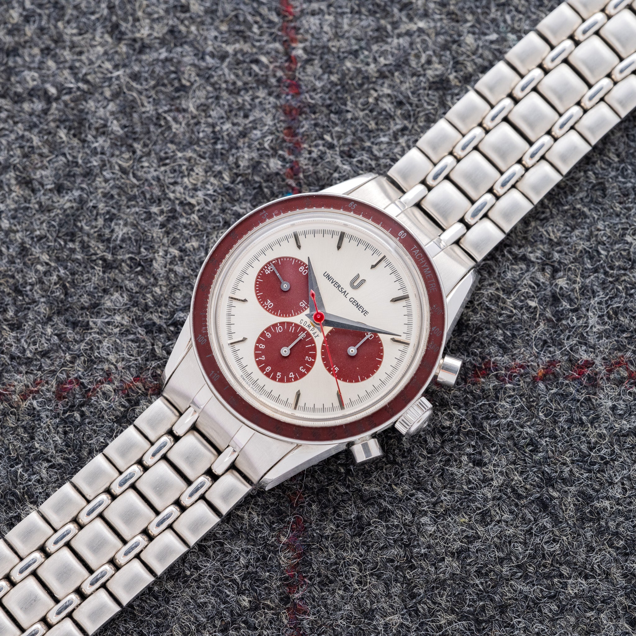 Universal Genève Compax Chronograph - Box & Papers (Ref. 884.485