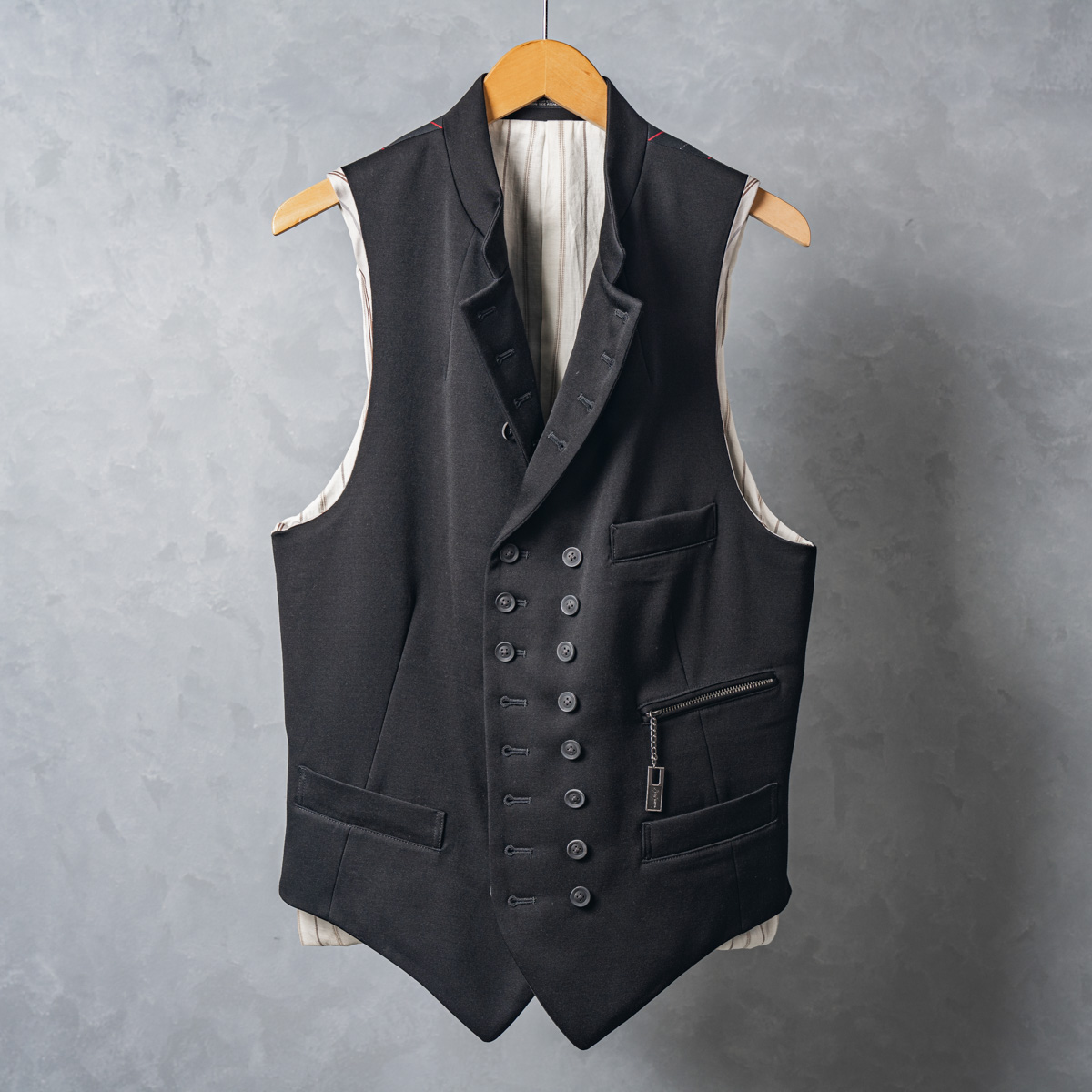 ヨウジヤマモト24年秋冬 スタンドカラー24ボタンベスト | HUES 福岡