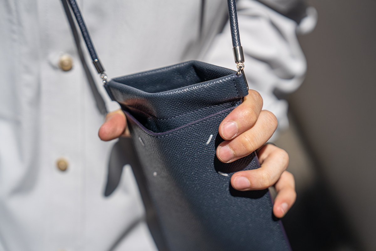 メゾンマルジェラのレザードキュメントホルダー【YouTube解説付き