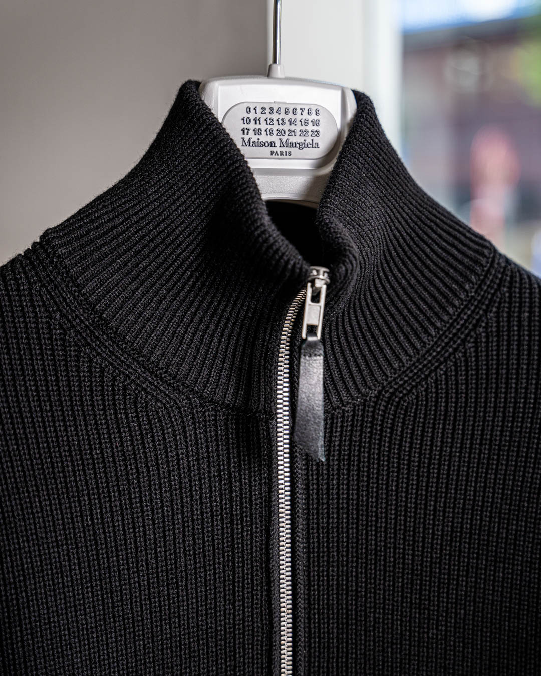 メゾンマルジェラのドライバーズニット【YouTube解説付き】 | HUES