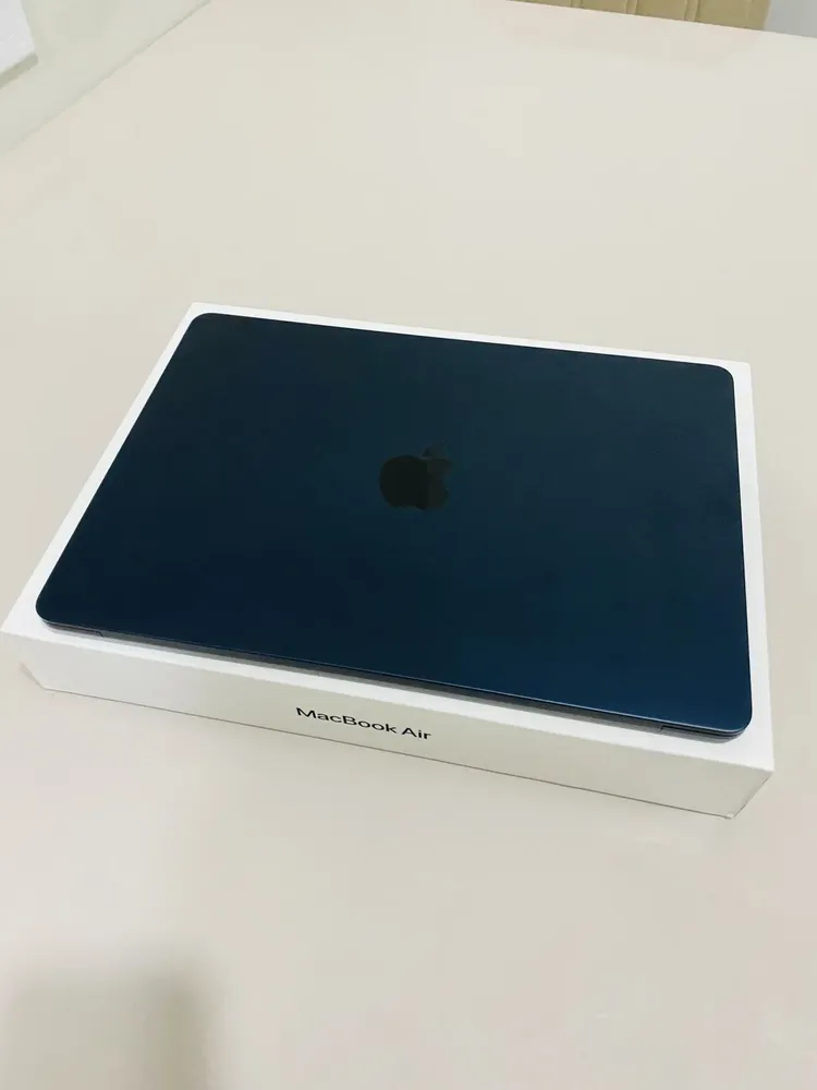 Apple MacBook Air M2 (2022) MLY03LL/A Midnight 13.6