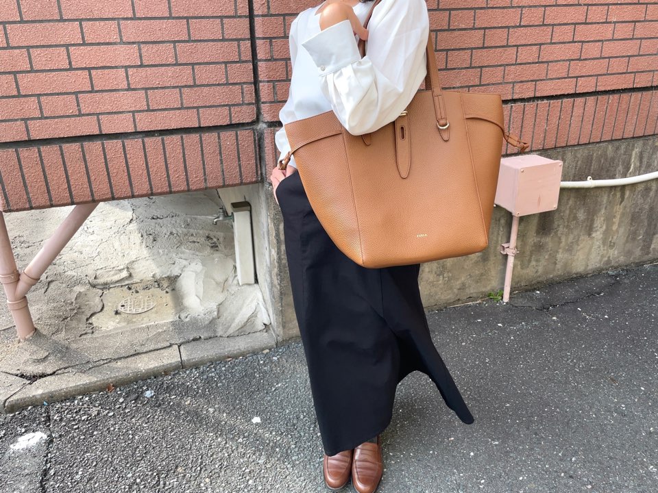 フルラのレザートートバッグをレビュー！柔らかな革の大容量カバン