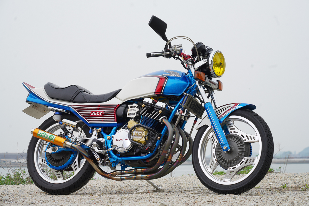 さりげなく】シンプルでレーシーなCBXは、見れば見るほど魅力にあふれ