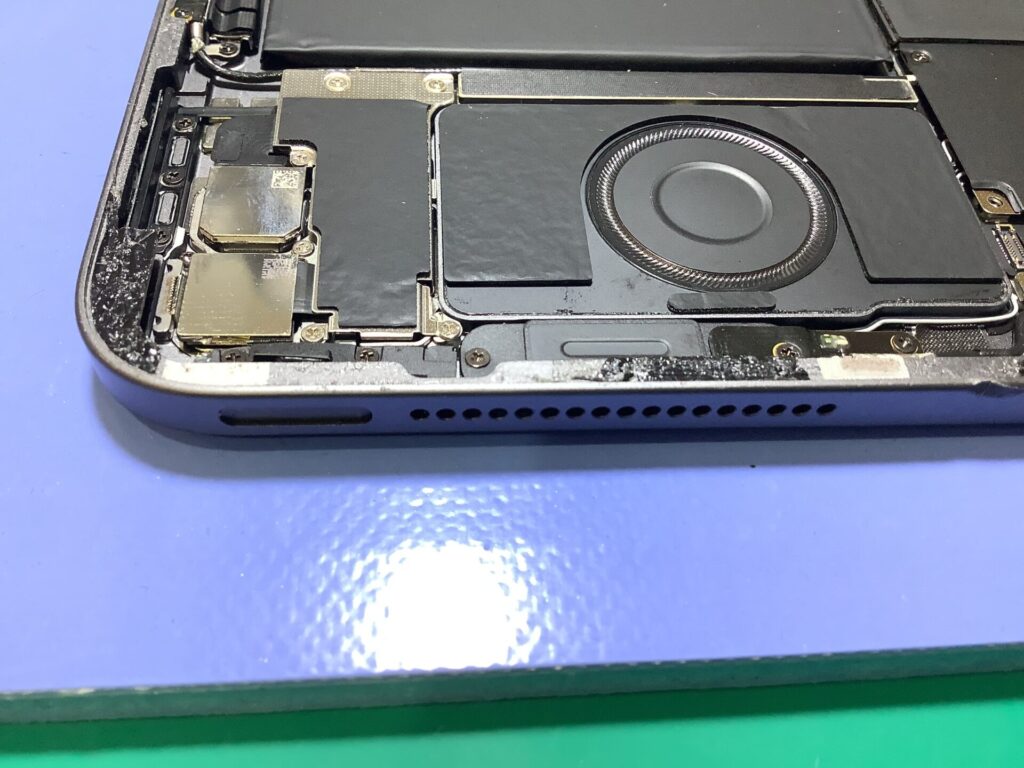 iPad Pro 12.9 4世代の電源ボタンの陥没修理の事例】小山でiPad 修理