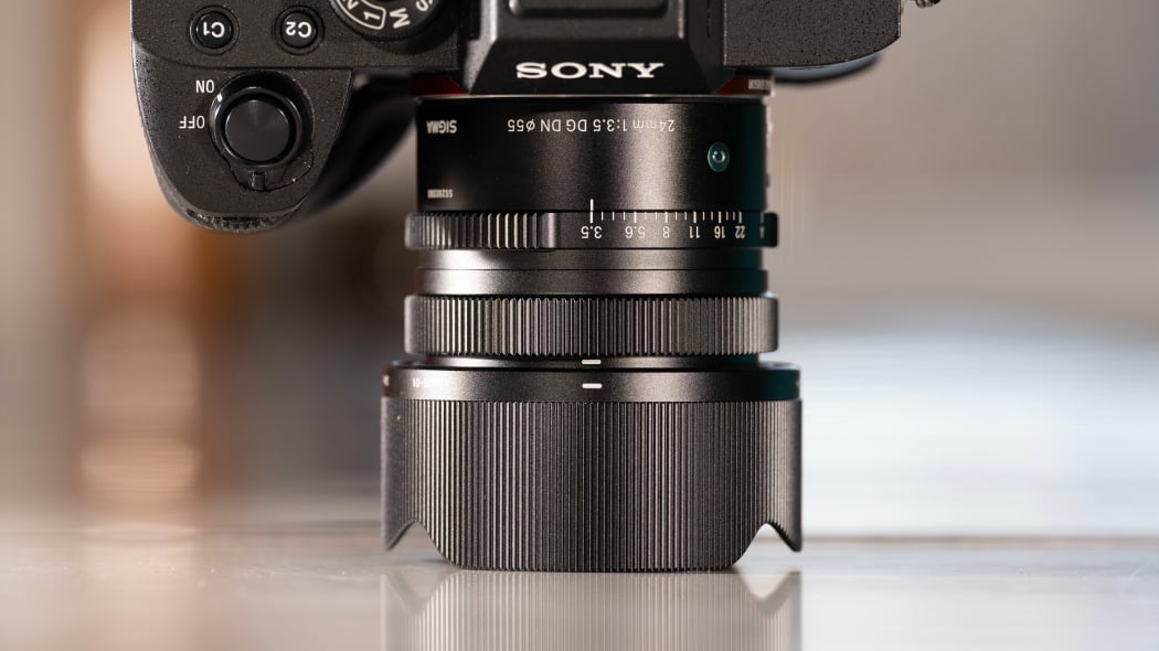 Sigma 24mm F3.5 DG DN Contemporary Review | PCMag